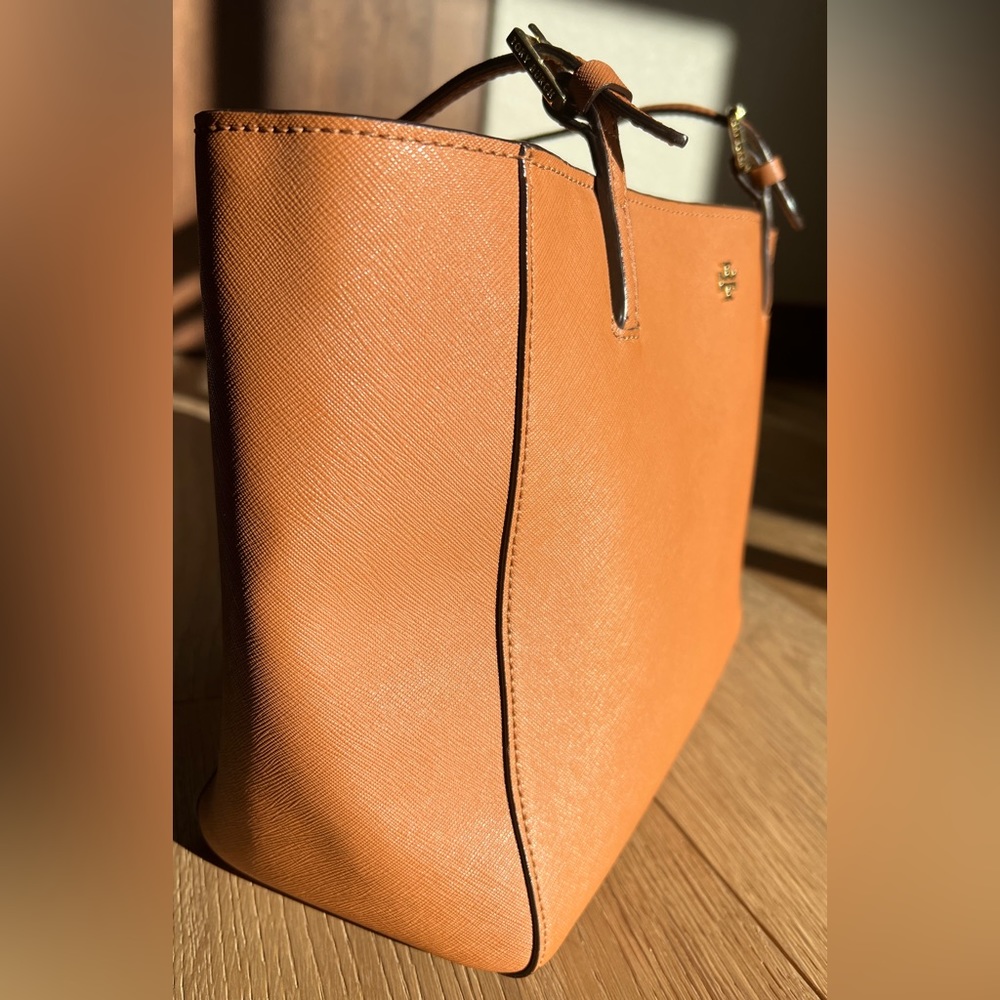 Tory Burch Small Robinson Tote - light brown - Picture 5 of 11